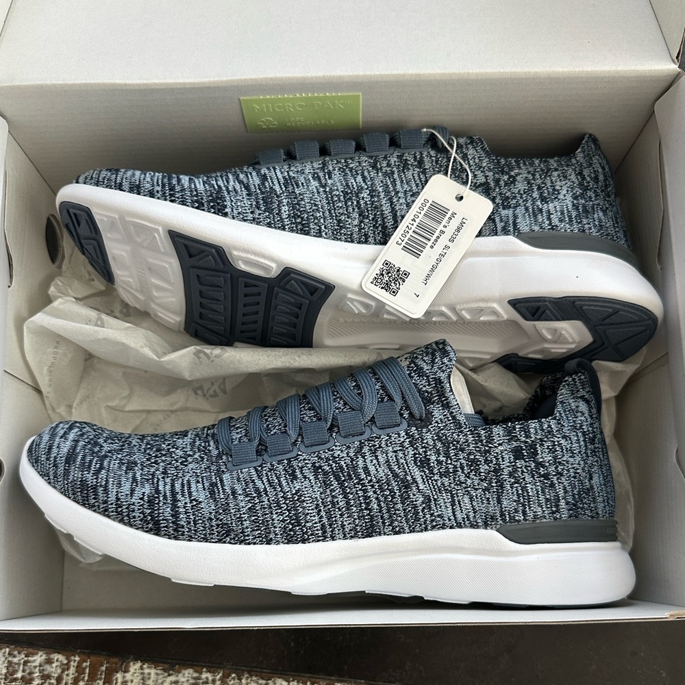BNWT APL TECHLOOM M 7 W8.5